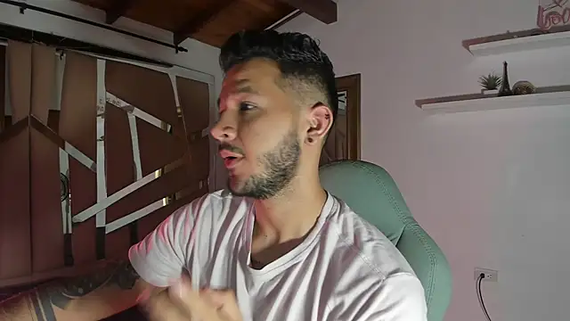 Snapshot of mister_miike chatting on 03/15/25, 03:07 mister miike online show from 03/15/25, 03:07