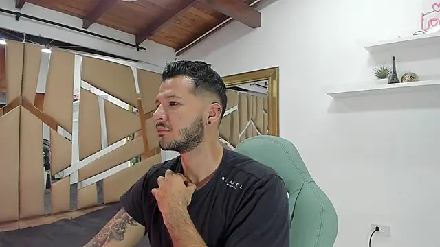 Snapshot of mister_miike chatting on 03/16/25, 03:04 mister miike online show from 03/16/25, 03:04