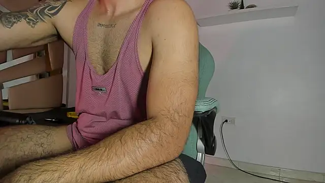 Snapshot of mister_miike chatting on 03/21/25, 03:01 mister miike online show from 03/21/25, 03:01