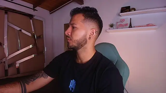 Snapshot of mister_miike chatting on 09/09/25, 03:06 mister miike online show from 09/09/25, 03:06