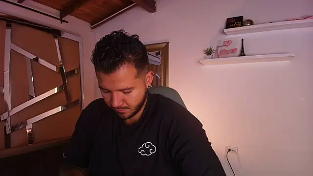 Snapshot of mister_miike chatting on 09/11/25, 03:06 mister miike online show from 09/11/25, 03:06