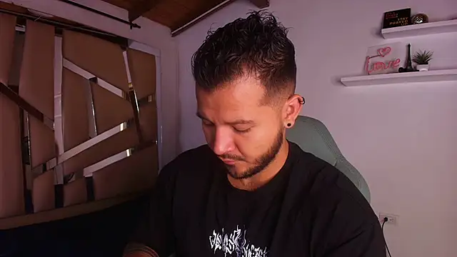 Snapshot of mister_miike chatting on 09/12/25, 03:06 mister miike online show from 09/12/25, 03:06