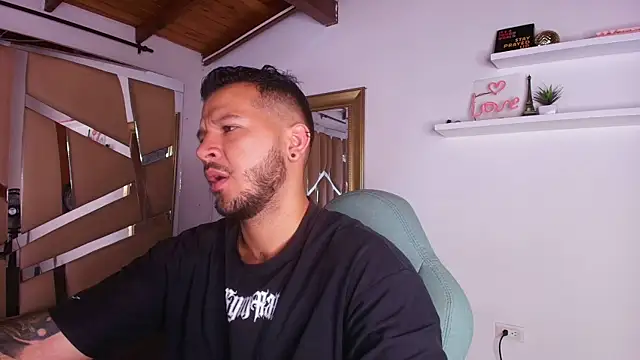 Snapshot of mister_miike chatting on 09/17/25, 03:08 mister miike online show from 09/17/25, 03:08