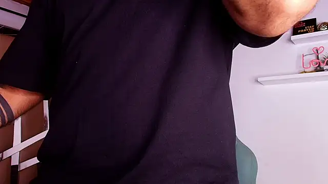 Snapshot of mister_miike chatting on 09/18/25, 03:08 mister miike online show from 09/18/25, 03:08