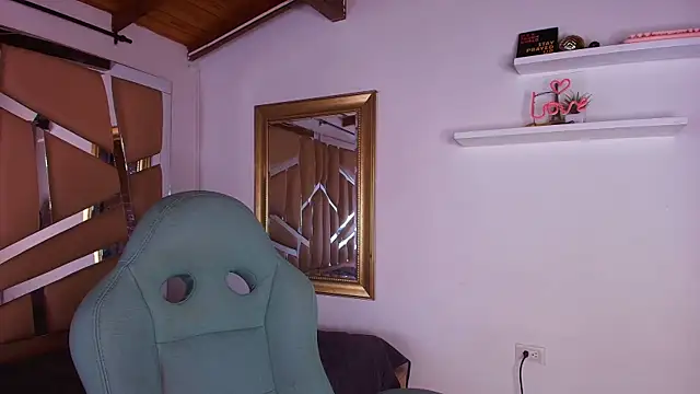 Snapshot of mister_miike chatting on 09/19/25, 03:08 mister miike online show from 09/19/25, 03:08