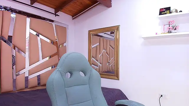 Snapshot of mister_miike chatting on 09/20/25, 03:07 mister miike online show from 09/20/25, 03:07