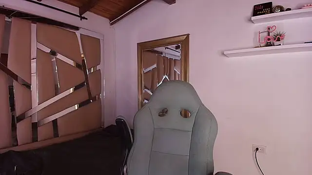 Snapshot of mister_miike chatting on 09/23/25, 03:09 mister miike online show from 09/23/25, 03:09