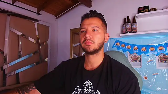 Snapshot of mister_miike chatting on 09/25/25, 03:10 mister miike online show from 09/25/25, 03:10