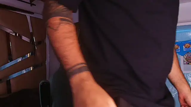 Snapshot of mister_miike chatting on 09/26/25, 03:10 mister miike online show from 09/26/25, 03:10