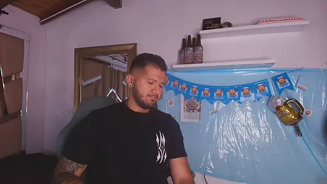 Snapshot of mister_miike chatting on 09/28/25, 03:12 mister miike online show from 09/28/25, 03:12