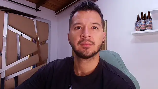 Snapshot of mister_miike chatting on 10/01/25, 03:01 mister miike online show from 10/01/25, 03:01