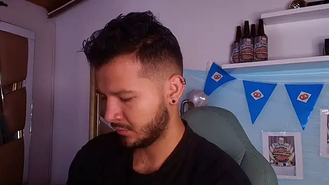 Snapshot of mister_miike chatting on 10/02/25, 03:02 mister miike online show from 10/02/25, 03:02