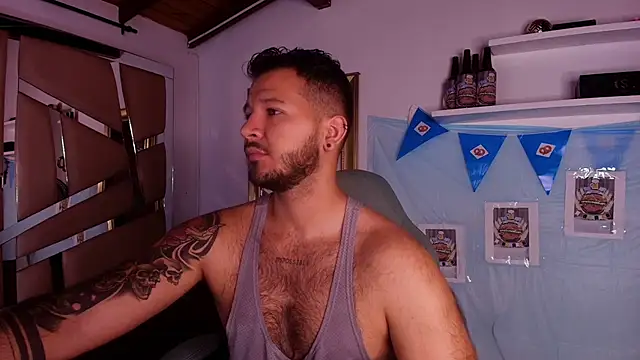 Snapshot of mister_miike chatting on 10/05/25, 03:16 mister miike online show from 10/05/25, 03:16