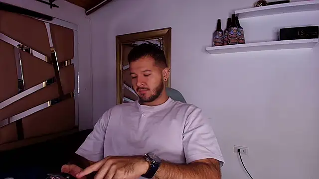 Snapshot of mister_miike chatting on 10/07/25, 03:04 mister miike online show from 10/07/25, 03:04