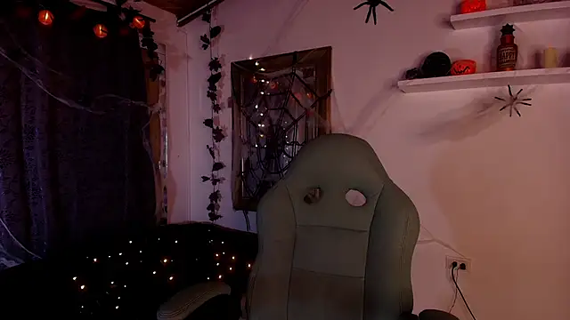 Snapshot of mister_miike chatting on 10/15/25, 03:06 mister miike online show from 10/15/25, 03:06