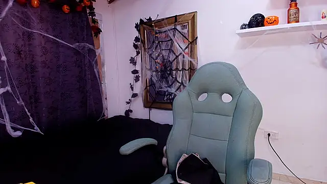 Snapshot of mister_miike chatting on 10/18/25, 03:09 mister miike online show from 10/18/25, 03:09