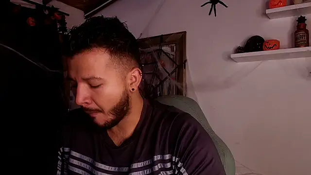 Snapshot of mister_miike chatting on 10/20/25, 03:07 mister miike online show from 10/20/25, 03:07