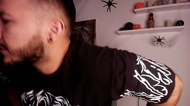 Snapshot of mister_miike chatting on 10/21/25, 03:07 mister miike online show from 10/21/25, 03:07