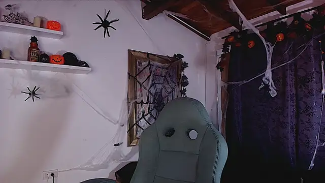 Snapshot of mister_miike chatting on 10/25/25, 03:25 mister miike online show from 10/25/25, 03:25