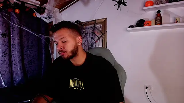 Snapshot of mister_miike chatting on 10/29/25, 03:09 mister miike online show from 10/29/25, 03:09