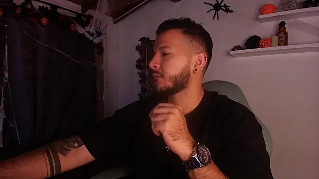 Snapshot of mister_miike chatting on 10/30/25, 03:08 mister miike online show from 10/30/25, 03:08