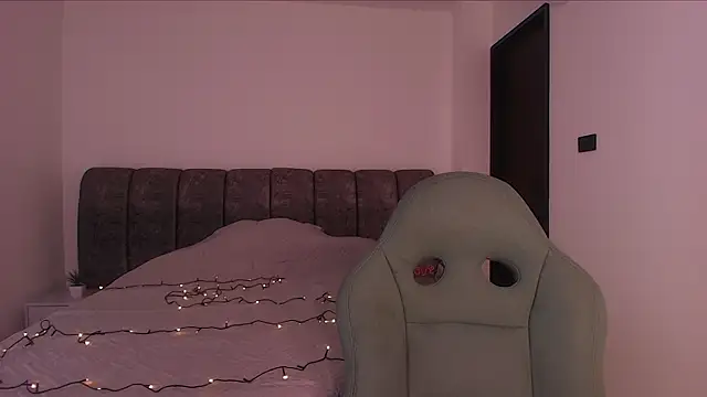 Snapshot of mister_miike chatting on 11/05/25, 03:06 mister miike online show from 11/05/25, 03:06