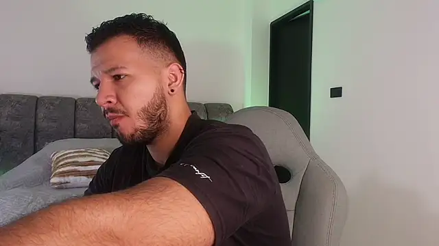 Snapshot of mister_miike chatting on 11/07/25, 03:06 mister miike online show from 11/07/25, 03:06