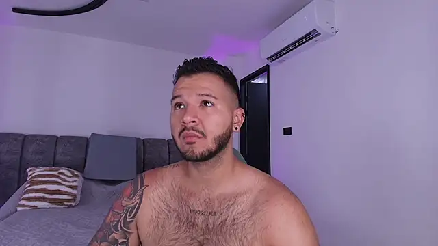 Snapshot of mister_miike chatting on 11/20/25, 03:07 mister miike online show from 11/20/25, 03:07