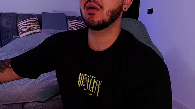 Snapshot of mister_miike chatting on 11/22/25, 03:05 mister miike online show from 11/22/25, 03:05