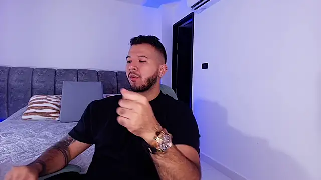 Snapshot of mister_miike chatting on 11/29/25, 03:09 mister miike online show from 11/29/25, 03:09