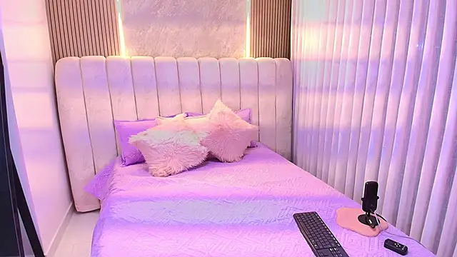 emyli sw  online show from 11/21/25, 03:05