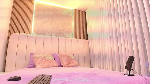 emyli sw  online show from 02/20/26, 03:03