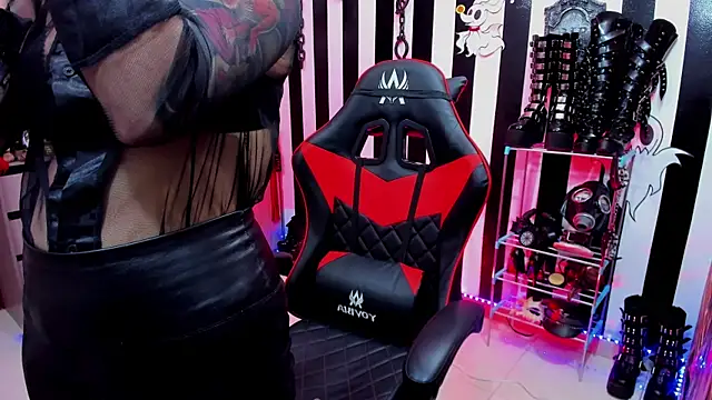 Mistress Yelena online show from 02/18/25, 10:36