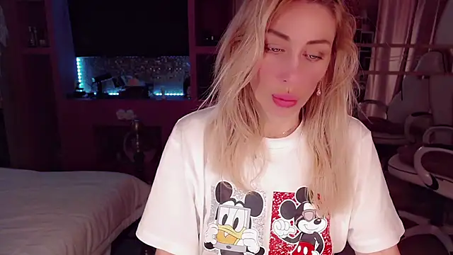 AnnieGOld  online show from 10/26/25, 11:42