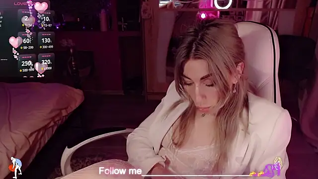 AnnieGOld  online show from 03/16/26, 05:44