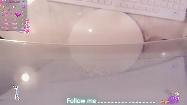 Snapshot of AnnieGOld_ chatting on 07/25/26, 11:02 AnnieGOld online show from 07/25/26, 11:02