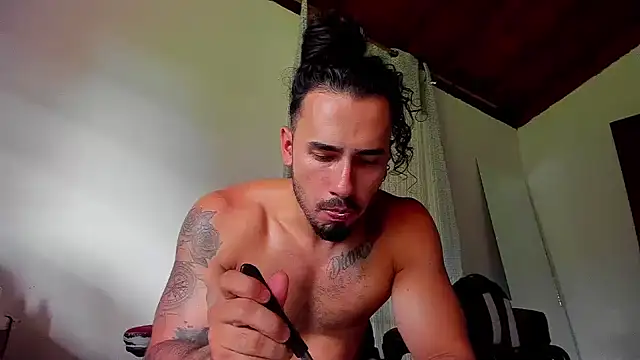 Snapshot of Baky_sexy chatting on 04/04/26, 09:45 Baky sexy online show from 04/04/26, 09:45