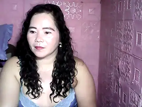 hotpusie 4u online show from 11/19/25, 04:51