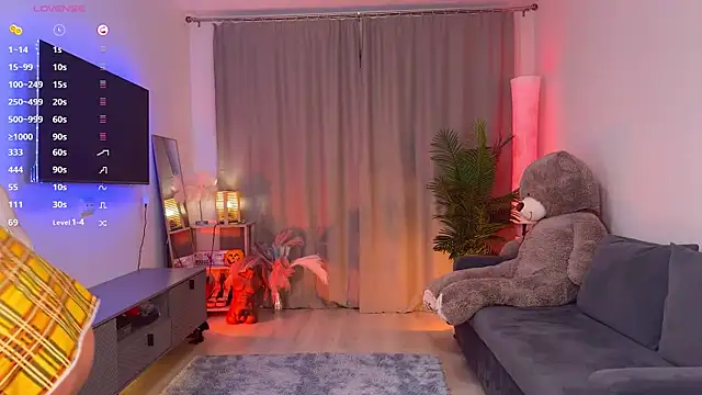 Snapshot of mikkixmeow chatting on 11/17/25, 11:05 mikkixmeow online show from 11/17/25, 11:05