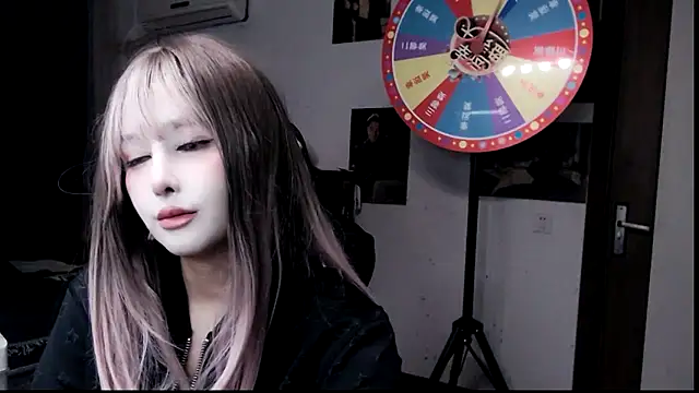 Snapshot of candy_cola chatting on 02/14/25, 01:34 candy cola online show from 02/14/25, 01:34