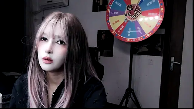 Snapshot of candy_cola chatting on 02/15/25, 01:31 candy cola online show from 02/15/25, 01:31