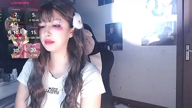 Snapshot of candy_cola chatting on 10/17/25, 10:12 candy cola online show from 10/17/25, 10:12