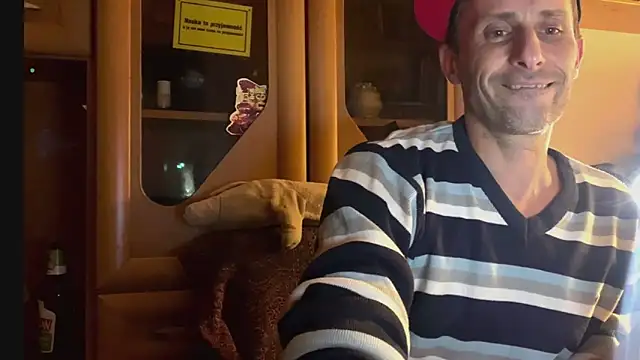 Snapshot of FireFox_Feel chatting on 11/07/25, 07:58 FireFox Feel online show from 11/07/25, 07:58