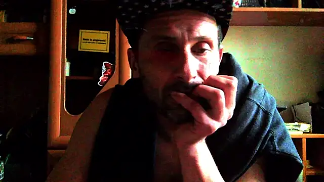 Snapshot of FireFox_Feel chatting on 11/15/25, 09:06 FireFox Feel online show from 11/15/25, 09:06