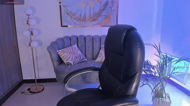 ZoePresleyX online show from 02/05/25, 10:01