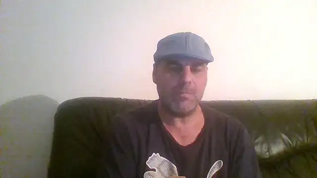 Snapshot of espartano20212021 chatting on 12/20/25, 06:37 espartano20212021 online show from 12/20/25, 06:37