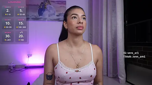 Veronica ar online show from 10/31/25, 03:07