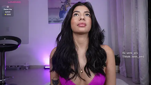 Veronica ar online show from 11/03/25, 02:13