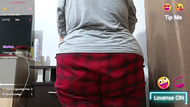 Snapshot of BBW_MILF_4U chatting on 01/31/26, 07:12 BBW MILF 4U online show from 01/31/26, 07:12