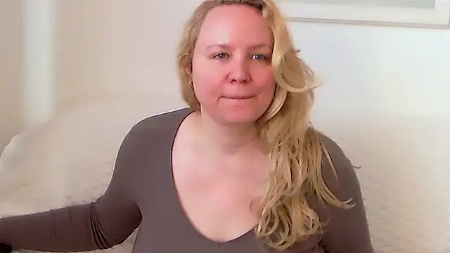 Sarah4you online show from 10/24/25, 02:13